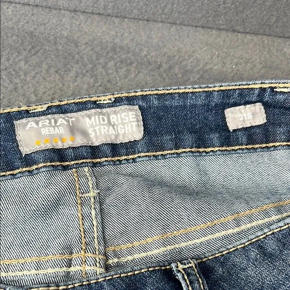 Ariat Blue Straight Leg Jeans with Contrast Stitching size 31S
