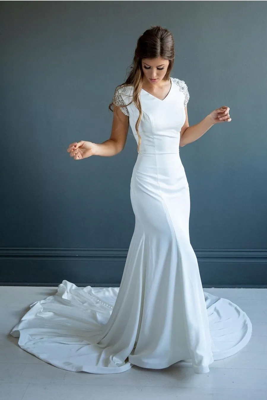Beads Sleeves Sheath Wedding Gown for Bride 2023