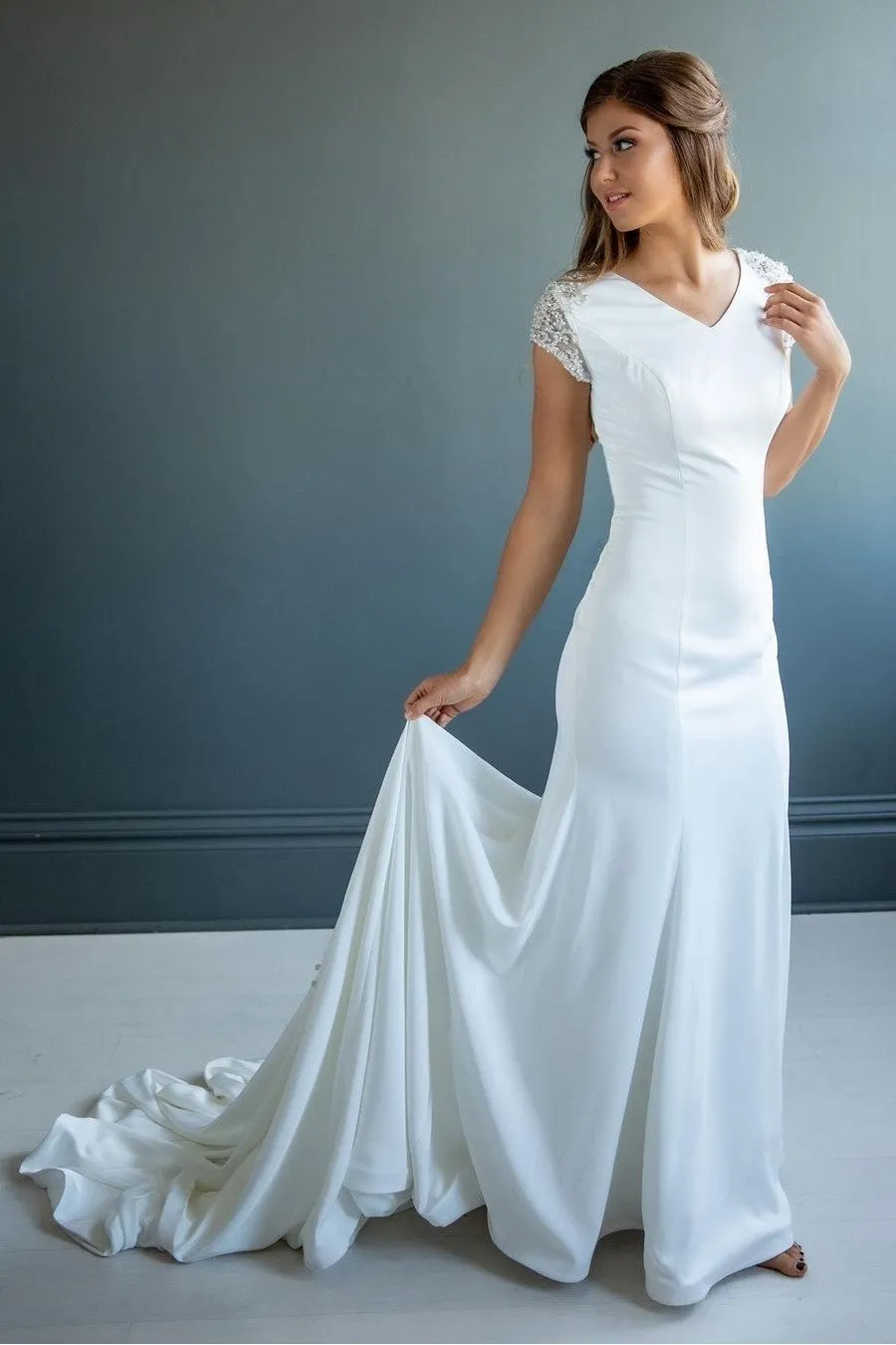 Beads Sleeves Sheath Wedding Gown for Bride 2023