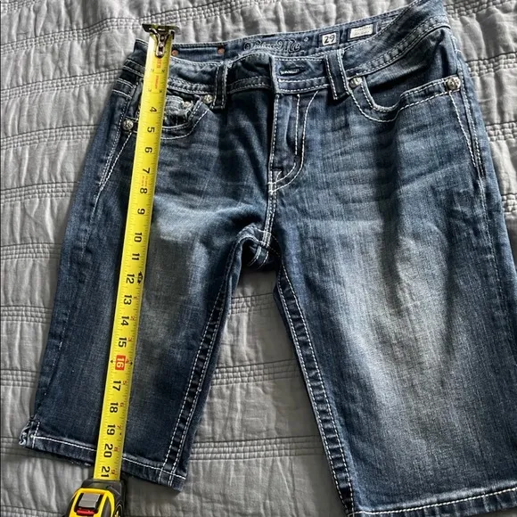 BKE Miss Me Bermuda shorts size 29 ❤️