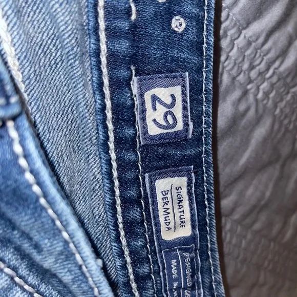 BKE Miss Me Bermuda shorts size 29 ❤️