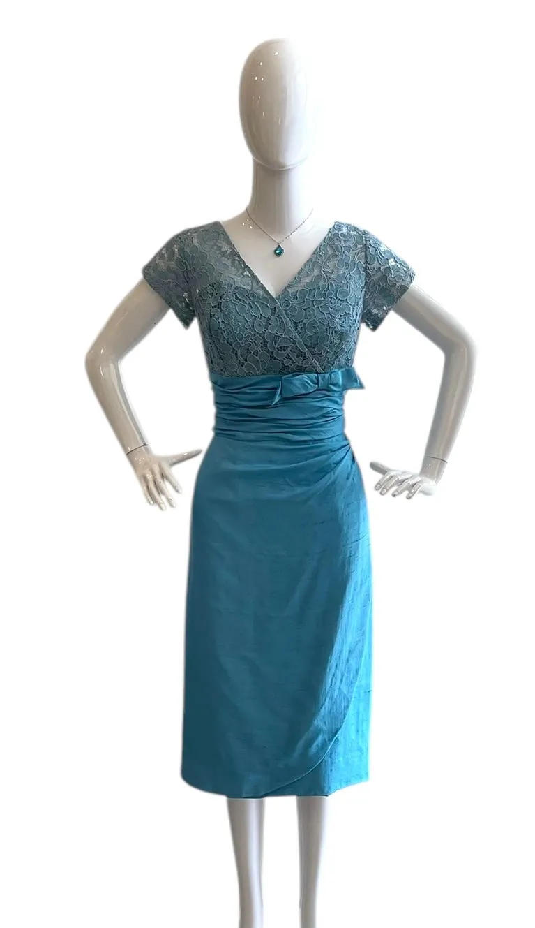 Blue Elegance - 50s Wiggle Dress in Lace and Sky Blue