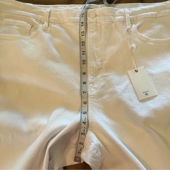 COPY - NWT Good American Good Legs Straight White Jeans, size 22, Stretch High …