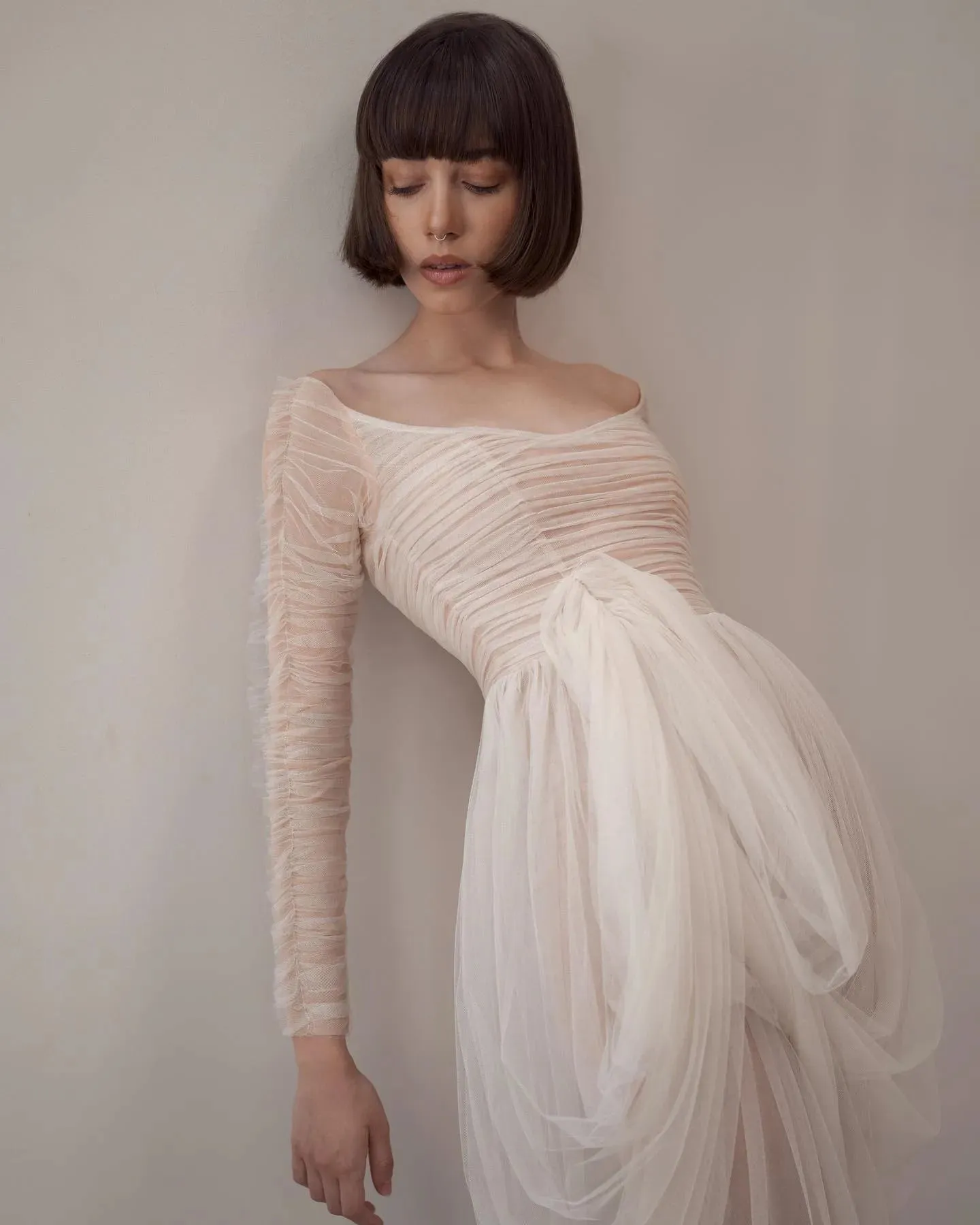 Dreamy Straight Weeding Dress Simple Long Sleeve Bride Robe Elegant Pleated Tulle Bridal Dresses Vestidos De Novia