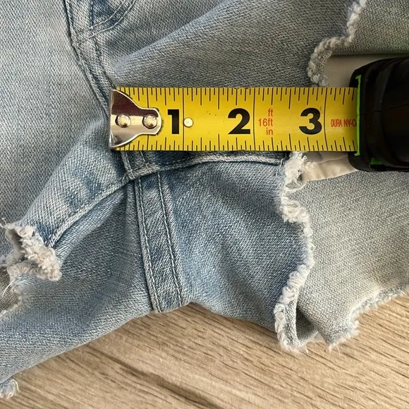Frame Le Cutoff Light Wash Distressed Blue Denim Jean Shorts Size 25