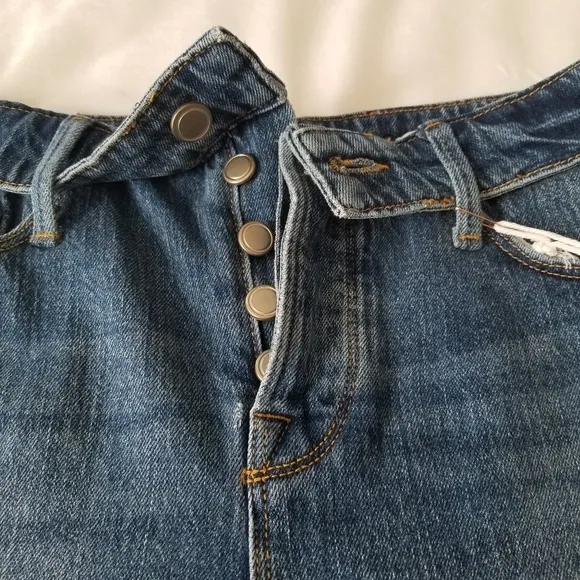Good American The cut off fold over waist denim shorts