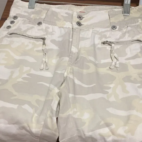 Les P’tites Bomber NWT Woman’s  Camouflage Long Cotton Shorts. Size 27.