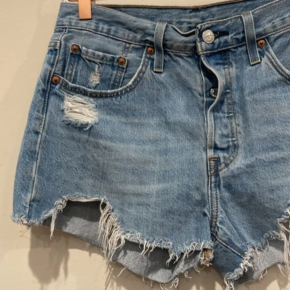 Levi’s 501 distressed denim shorts. size 28