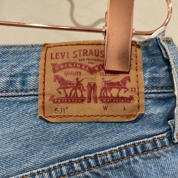 Levi’s 501 distressed denim shorts. size 28