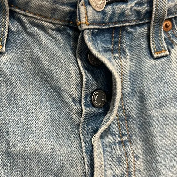 Levi’s 501 distressed denim shorts. size 28
