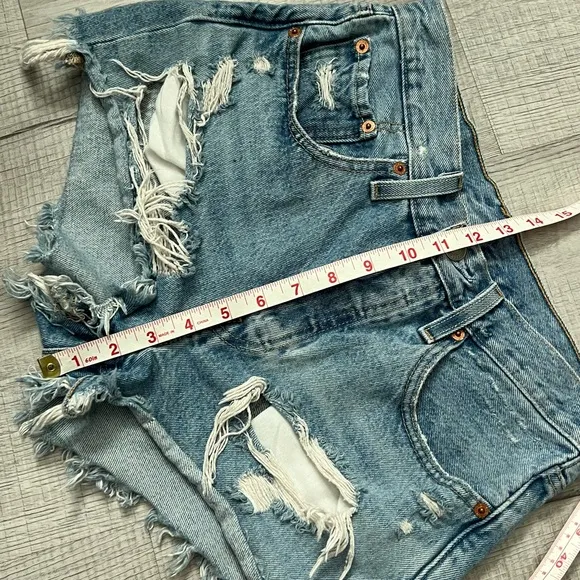 LEVI’S PREMIUM 501 Medium Light Wash Distressed High Rise Cutoff Denim Shorts 26
