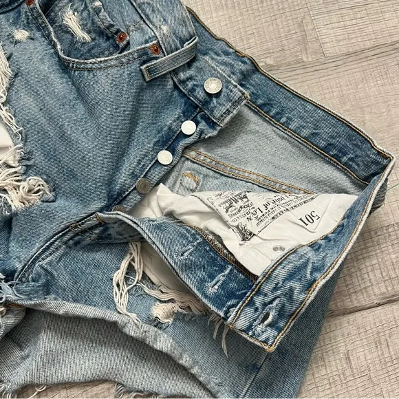 LEVI’S PREMIUM 501 Medium Light Wash Distressed High Rise Cutoff Denim Shorts 26