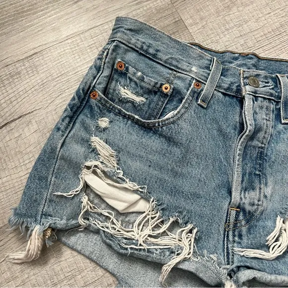 LEVI’S PREMIUM 501 Medium Light Wash Distressed High Rise Cutoff Denim Shorts 26