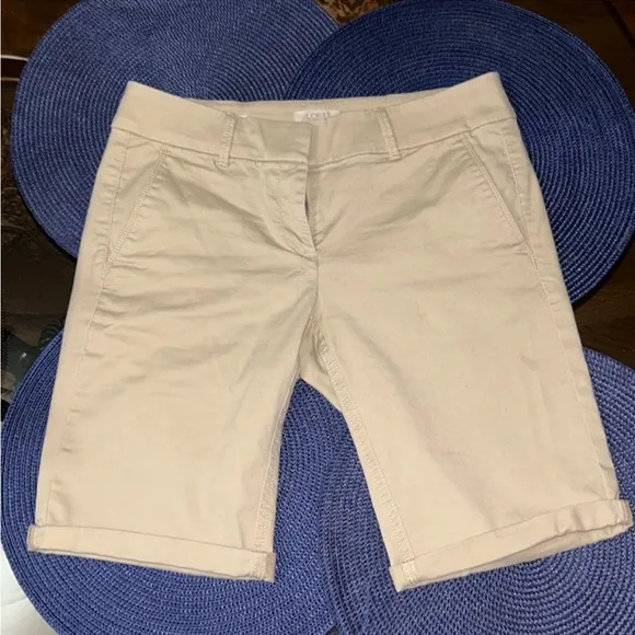 Loft Womens Shorts Size 4P Bermuda Roll Short Stretch Cotton Blend