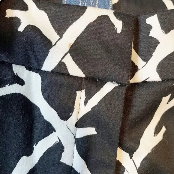 Melly M Bermuda Golf Style Black and White Coral Print Shorts Size 4