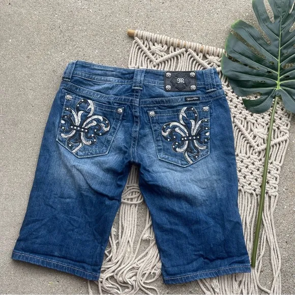 Miss Me Jean Shorts Size 28 - Bermuda