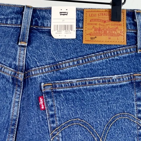 NWT Levi’s Premium Mid Thigh High Waisted Denim Shorts in Salsa Middle