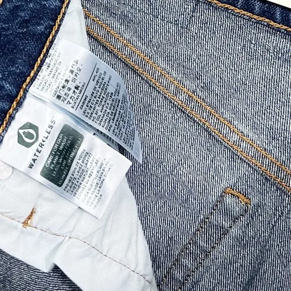 NWT Levi’s Premium Mid Thigh High Waisted Denim Shorts in Salsa Middle