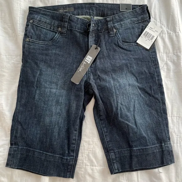 NWT: Natalie Bermuda Kut from the Kloth shorts