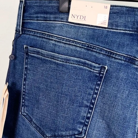 NWT NYDJ Ella 9” Inseam Denim Bermuda Shorts in Crockett Dark Wash