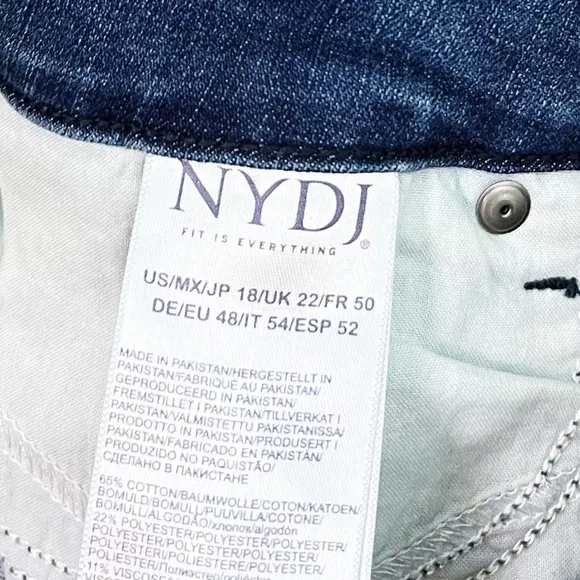 NWT NYDJ Ella 9” Inseam Denim Bermuda Shorts in Crockett Dark Wash