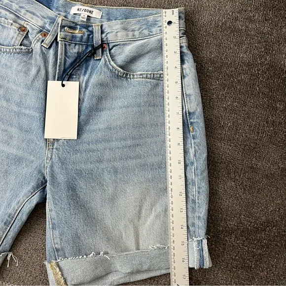 NWT Re/Done 90’s Comfy Organic Cotton Denim Jean Shorts in Worn in Naf Size 25