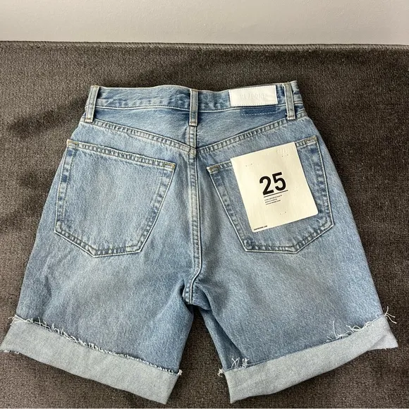 NWT Re/Done 90’s Comfy Organic Cotton Denim Jean Shorts in Worn in Naf Size 25