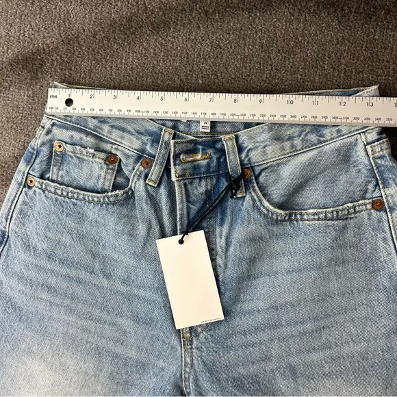 NWT Re/Done 90’s Comfy Organic Cotton Denim Jean Shorts in Worn in Naf Size 25
