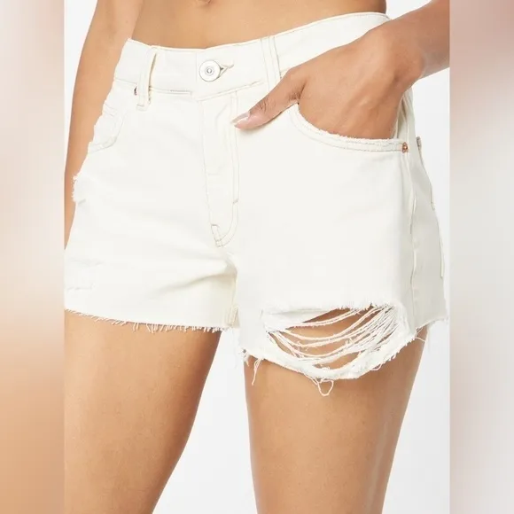 NWT Urban Outfitters Denim Shorts Size 29 Low Rise Harri Neutral Cream Color