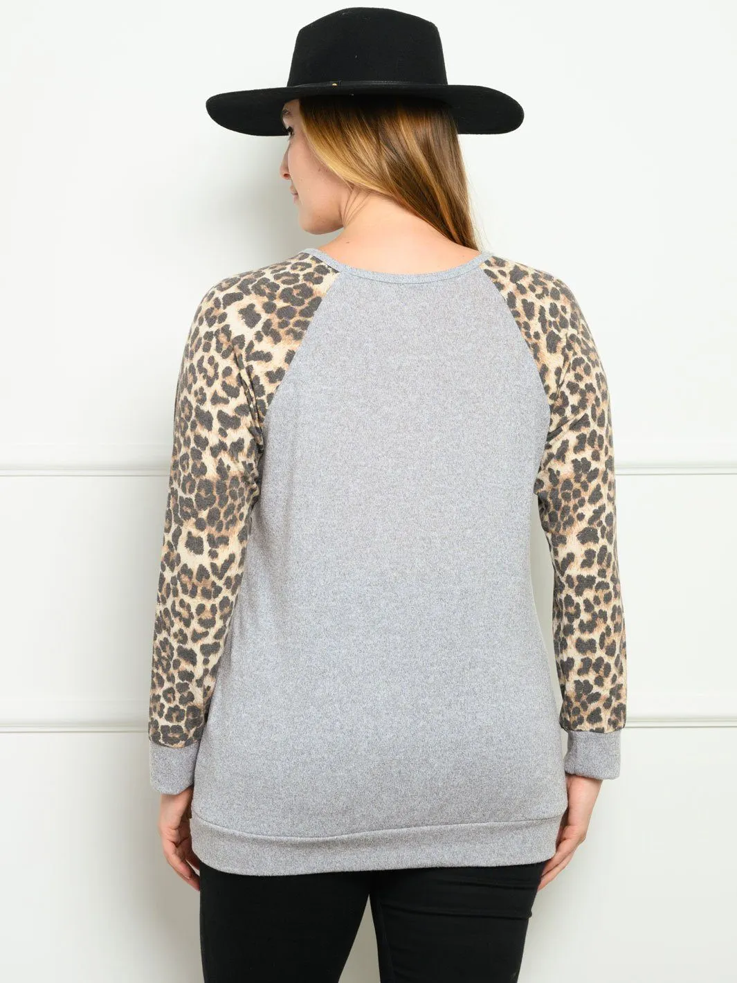 PLUS SIZE LONG SLEEVE ANIMAL PRINT SOLID TOP
