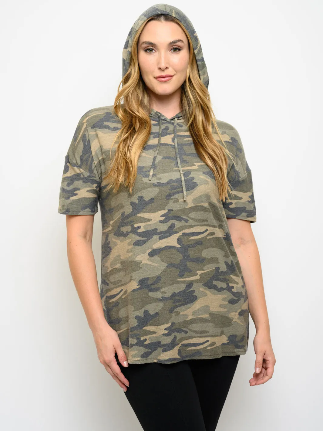 PLUS SIZE SHORT SLEEVE CAMO PRINT HOODIE TOP
