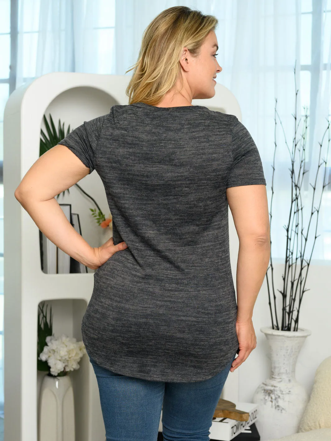 PLUS SIZE SHORT SLEEVE V-NECK BASIC TOP