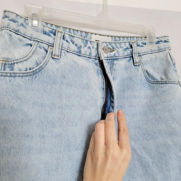 Rolla's High Rise Straight Light Wash Jeans Size 28