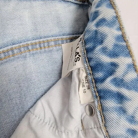 Rolla's High Rise Straight Light Wash Jeans Size 28