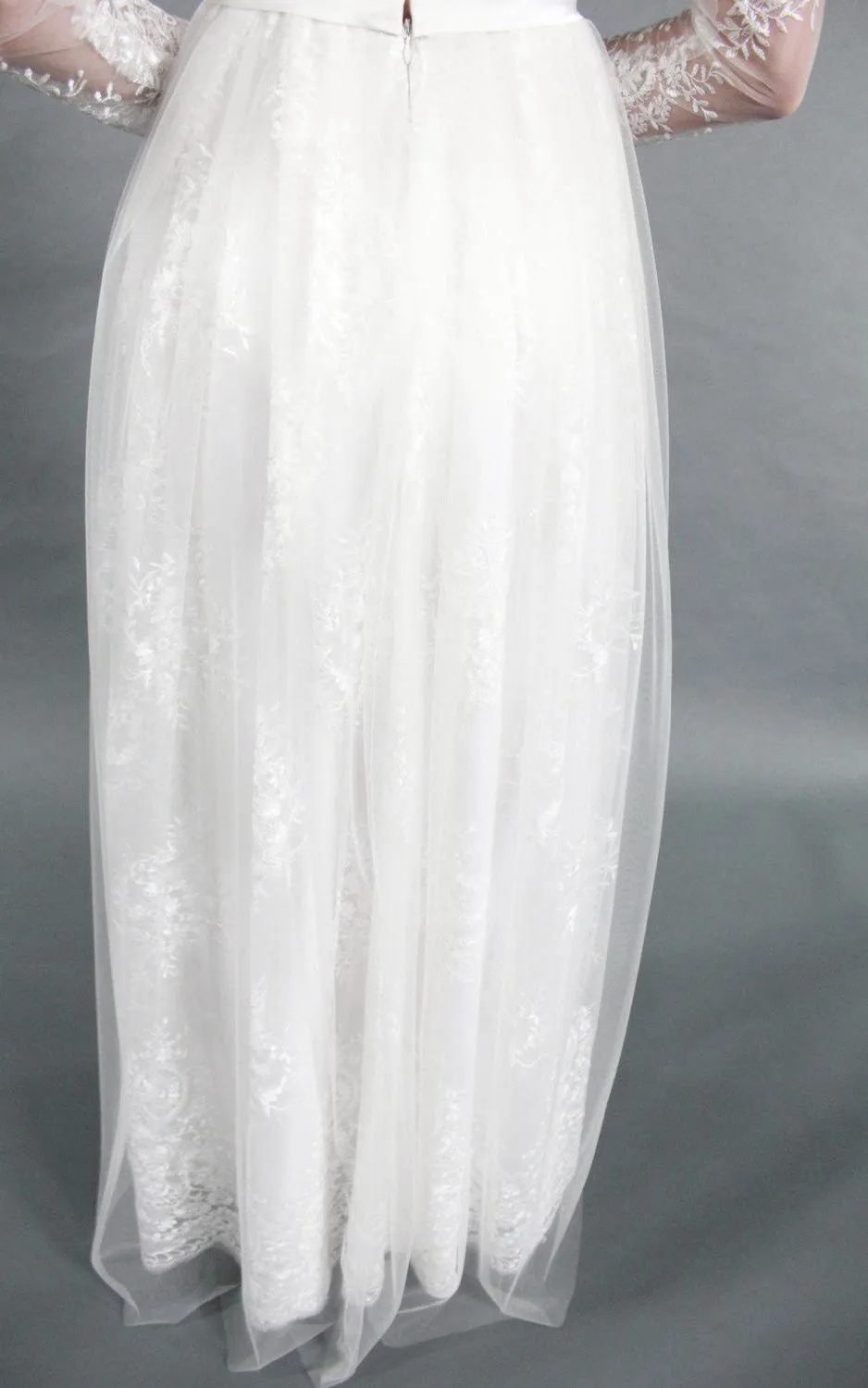 Sexy Deep-V Neck Long Sleeve A-Line Tulle Wedding Dress-ET_711165
