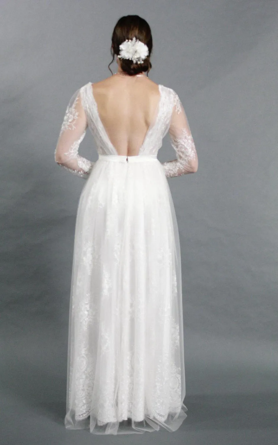 Sexy Deep-V Neck Long Sleeve A-Line Tulle Wedding Dress-ET_711165