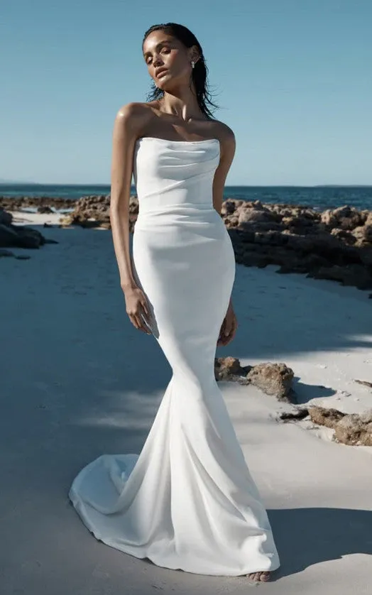 Sexy Elegant Beach Forest Sheath Wedding Dress Enchanting Chic Charming Ruched Draping Sleeveless Sweep Train Bridal Gown