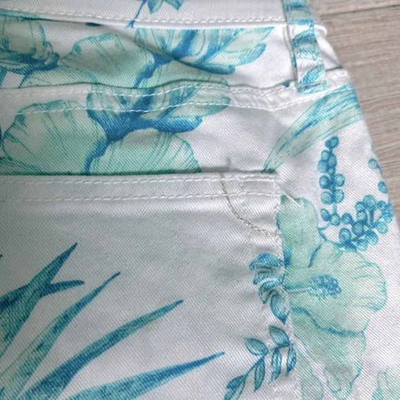 Tommy Bahama Woman’s Boardwalk Denim Topical Print Capri size 28