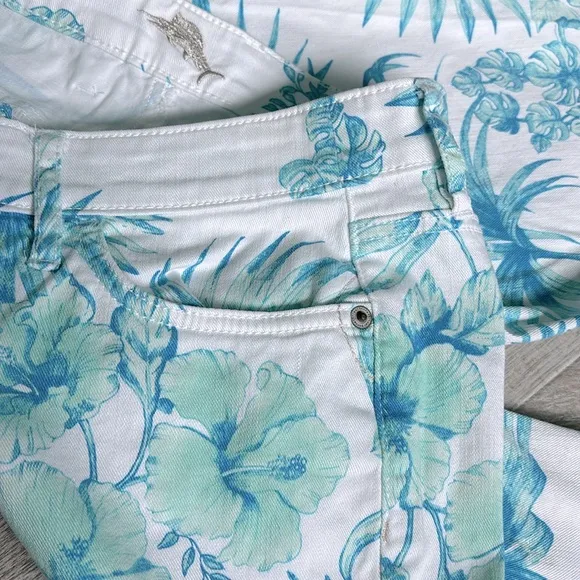 Tommy Bahama Woman’s Boardwalk Denim Topical Print Capri size 28
