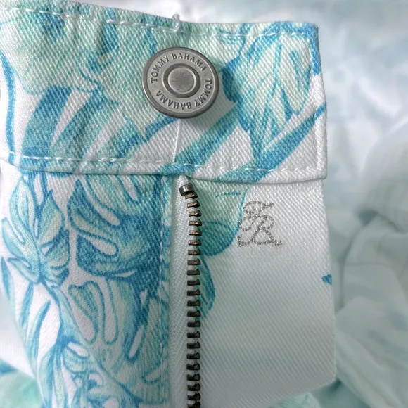 Tommy Bahama Woman’s Boardwalk Denim Topical Print Capri size 28