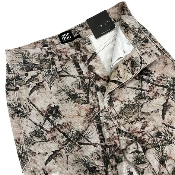 UO BDG High Rise Camouflage Straight Jeans Size 25