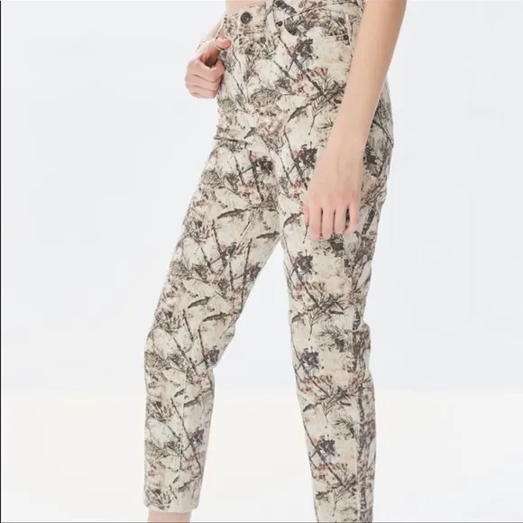 UO BDG High Rise Camouflage Straight Jeans Size 25