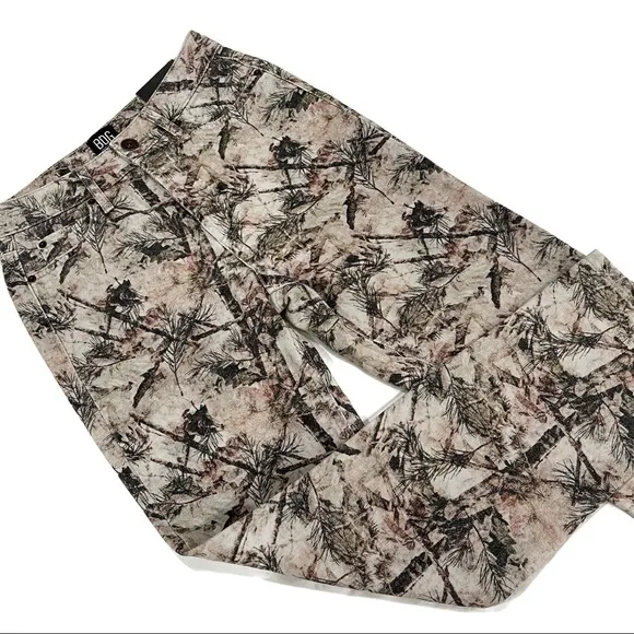 UO BDG High Rise Camouflage Straight Jeans Size 25