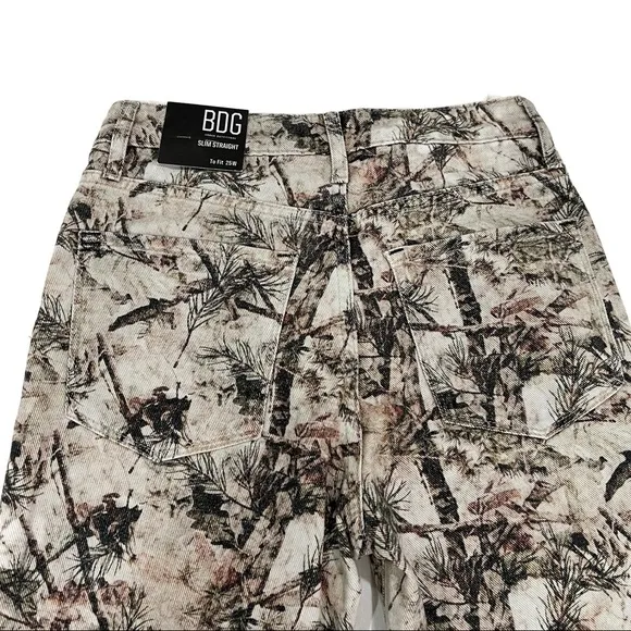 UO BDG High Rise Camouflage Straight Jeans Size 25