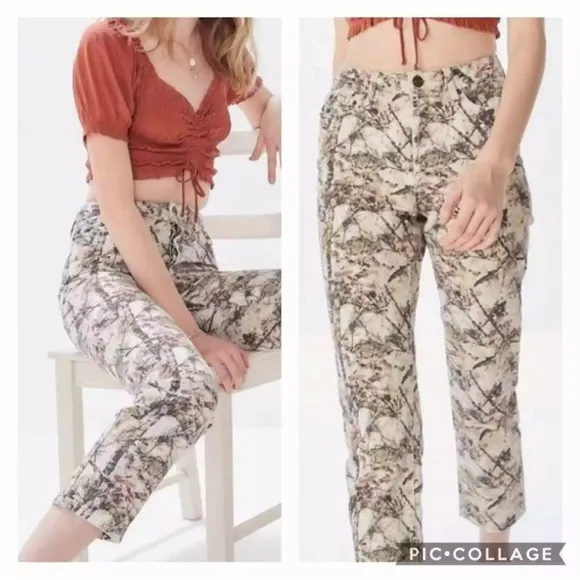 UO BDG High Rise Camouflage Straight Jeans Size 25