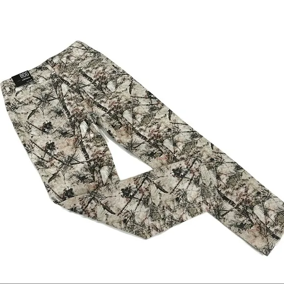 UO BDG High Rise Camouflage Straight Jeans Size 25