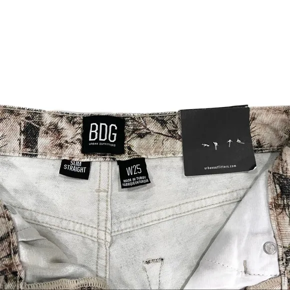 UO BDG High Rise Camouflage Straight Jeans Size 25