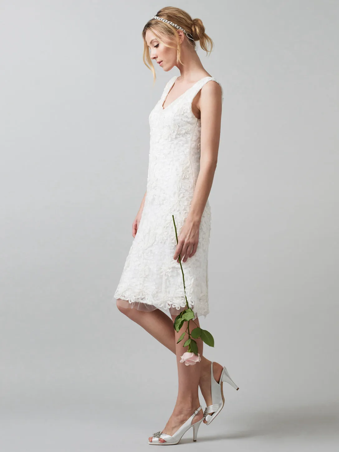 V-neck Knee-length Sleeveless Wedding Dress With Applique-MK_702752