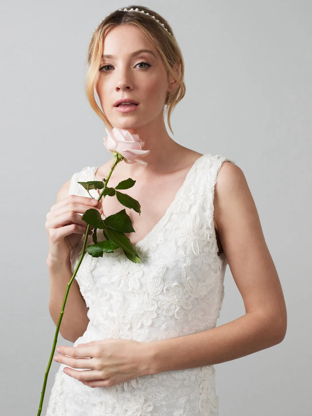 V-neck Knee-length Sleeveless Wedding Dress With Applique-MK_702752