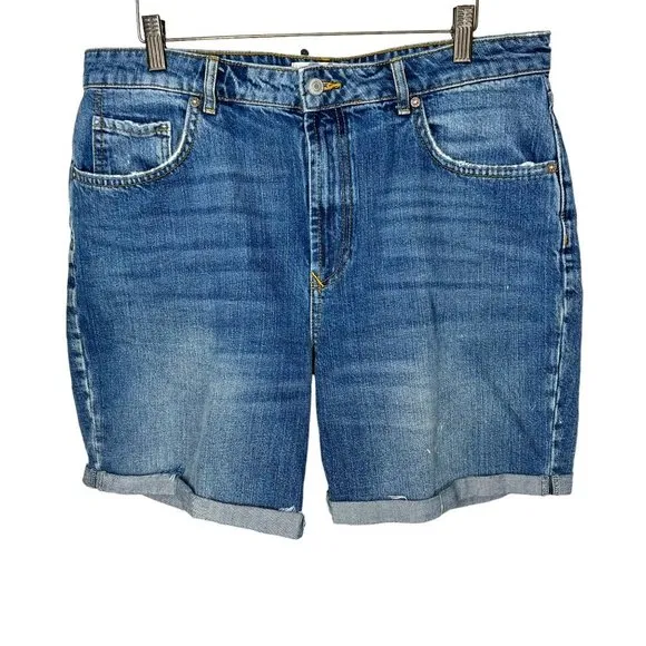 We The Free Medium Wash Rolled Cuff Denim Shorts 31